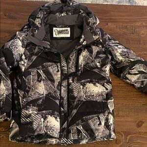 Spyder Black and Gray Kids Ski Jacket size 10 🎿⛷️❄️